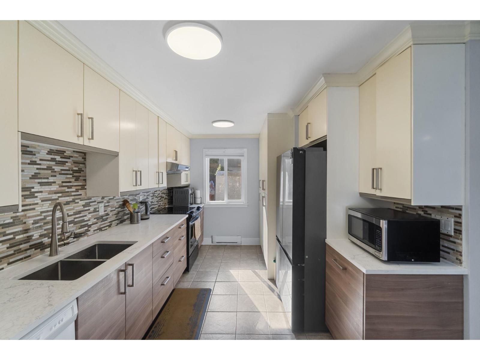 45 2830 W BOURQUIN CRESCENT, Abbotsford, British Columbia