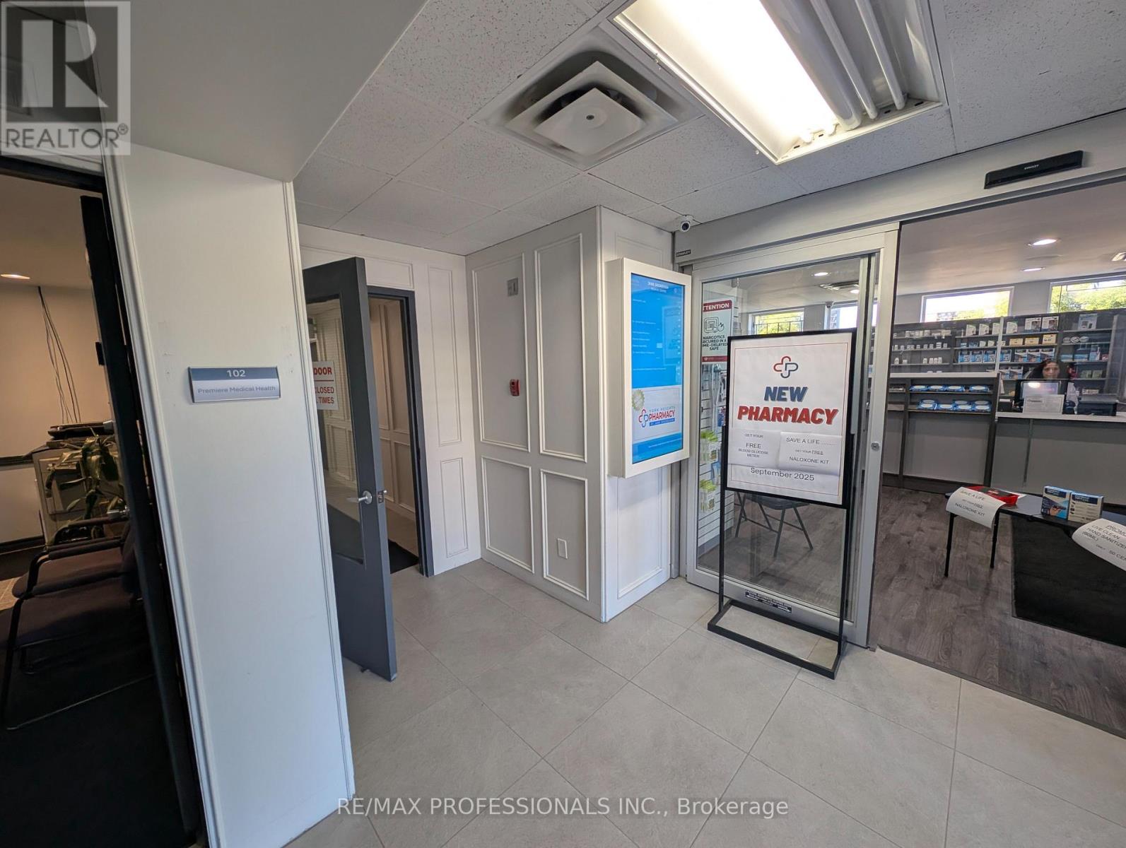 202 - 4640 Jane Street, Toronto, Ontario  M3N 2K5 - Photo 4 - W12442839