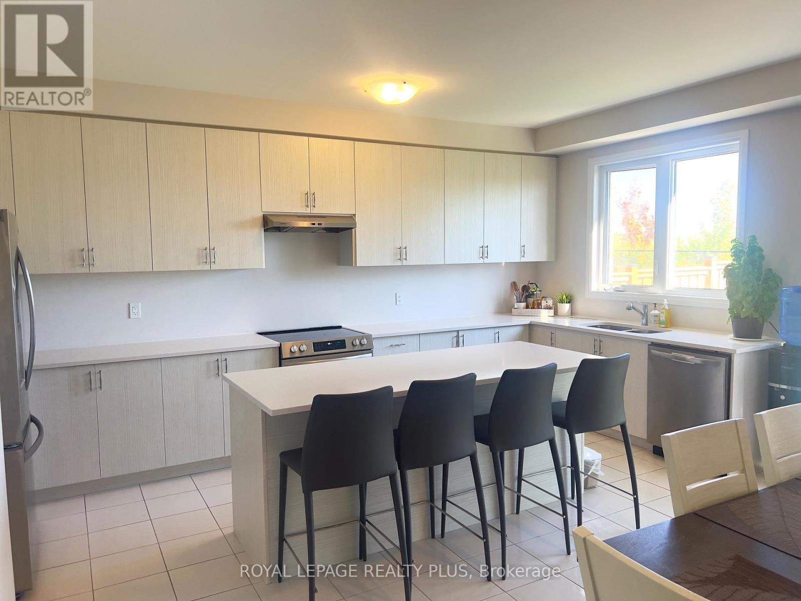 249 Leslie Davis Street, North Dumfries, Ontario  N0B 1E0 - Photo 15 - X12446743
