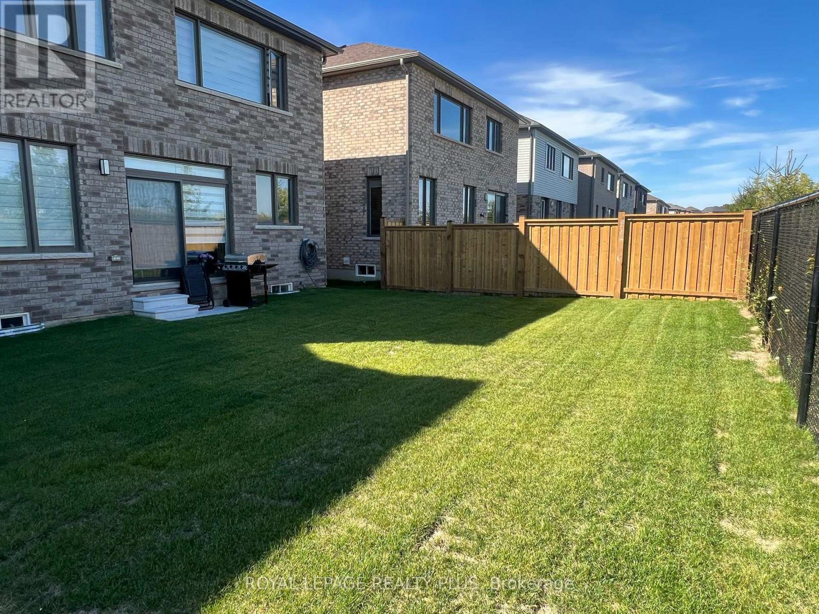 249 Leslie Davis Street, North Dumfries, Ontario  N0B 1E0 - Photo 38 - X12446743