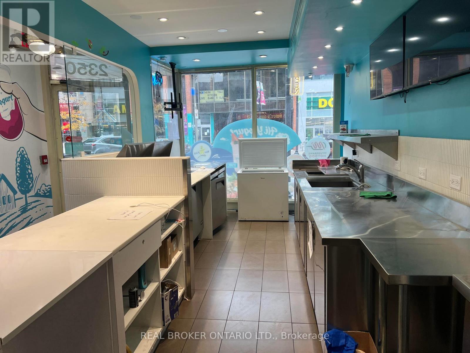 2350 Yonge Street, Toronto, Ontario  M4P 2E6 - Photo 2 - C12404779