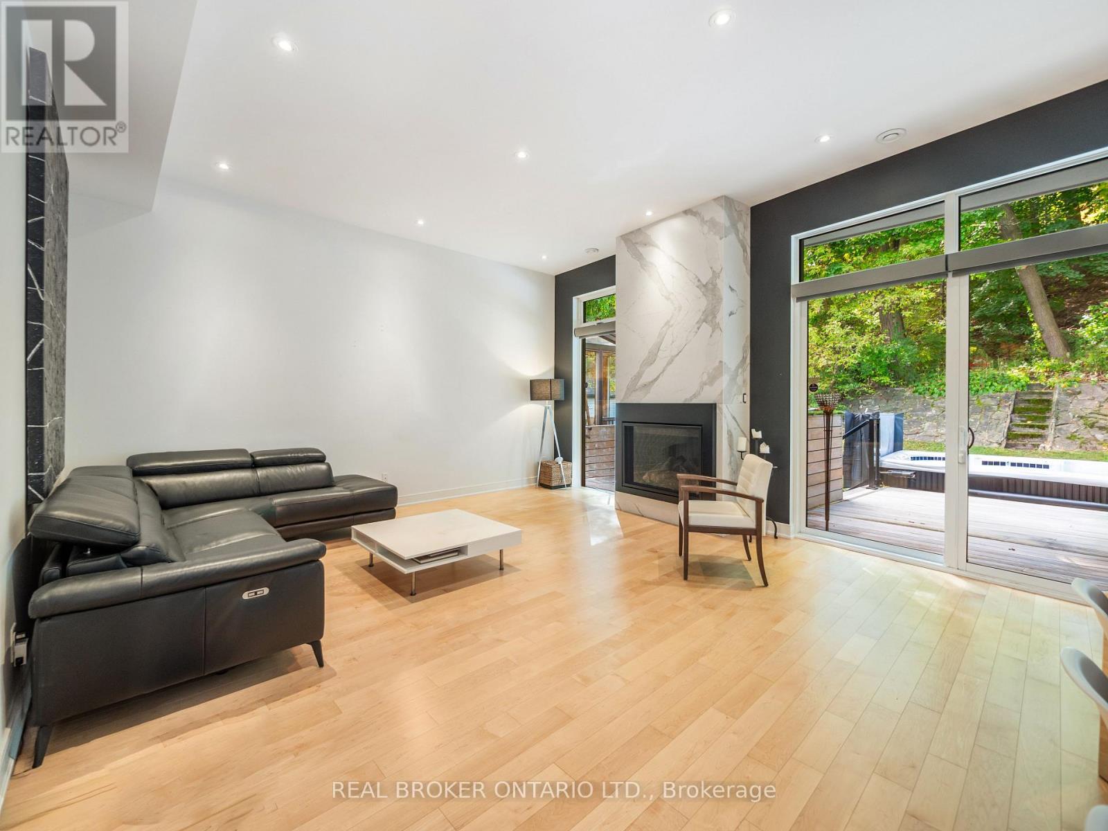 88 South Kingsway Way, Toronto, Ontario  M6S 3T3 - Photo 3 - W12293917