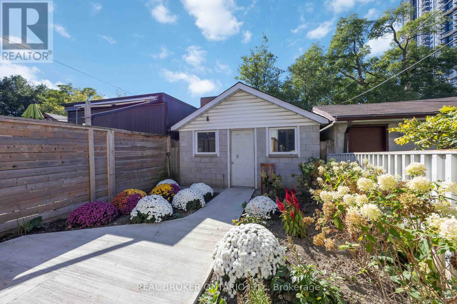 806 Gladstone Avenue, Toronto, Ontario  M6H 3J6 - Photo 48 - W12435713