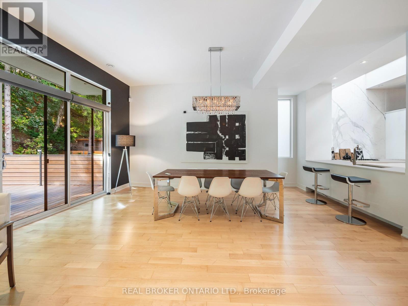 88 South Kingsway Way, Toronto, Ontario  M6S 3T3 - Photo 5 - W12293917