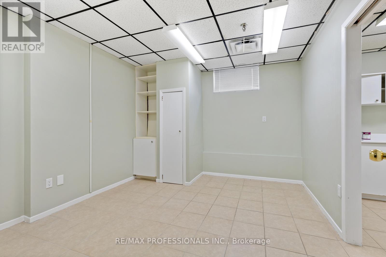 B3 - 4640 Jane Street, Toronto, Ontario  M3N 2K5 - Photo 11 - W12442852