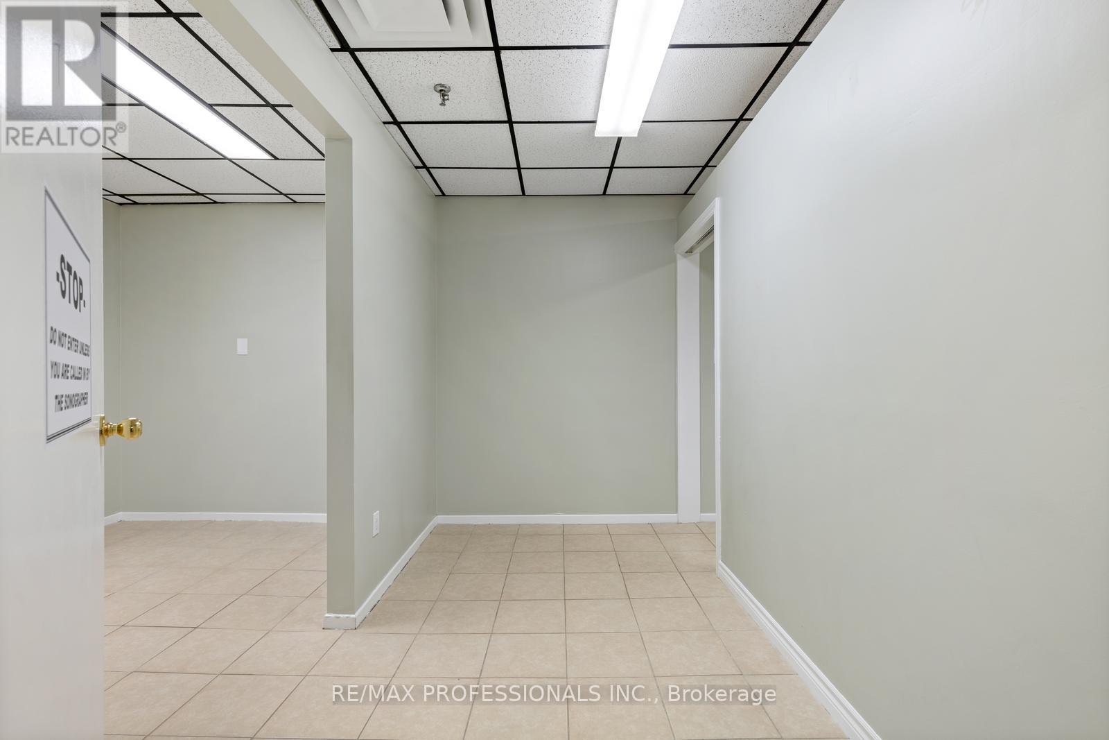 B3 - 4640 Jane Street, Toronto, Ontario  M3N 2K5 - Photo 7 - W12442852