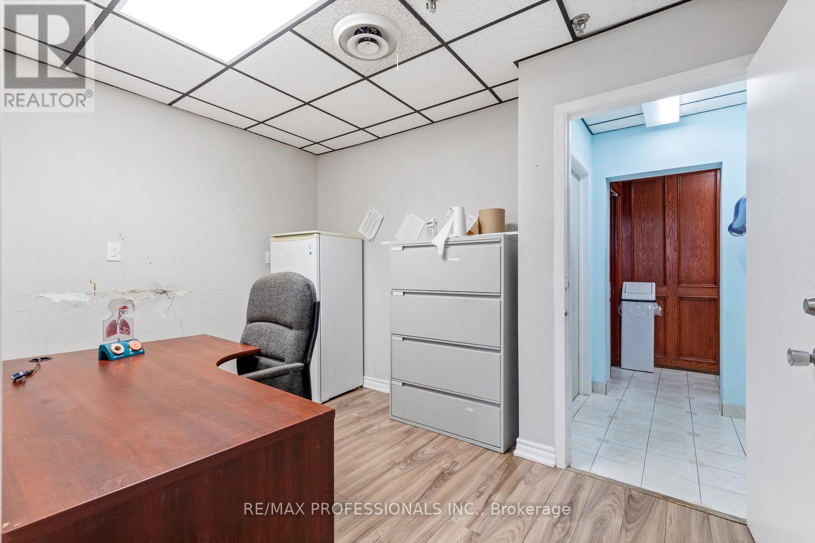 B1 - 4640 Jane Street, Toronto, Ontario  M3N 2K5 - Photo 8 - W12442848