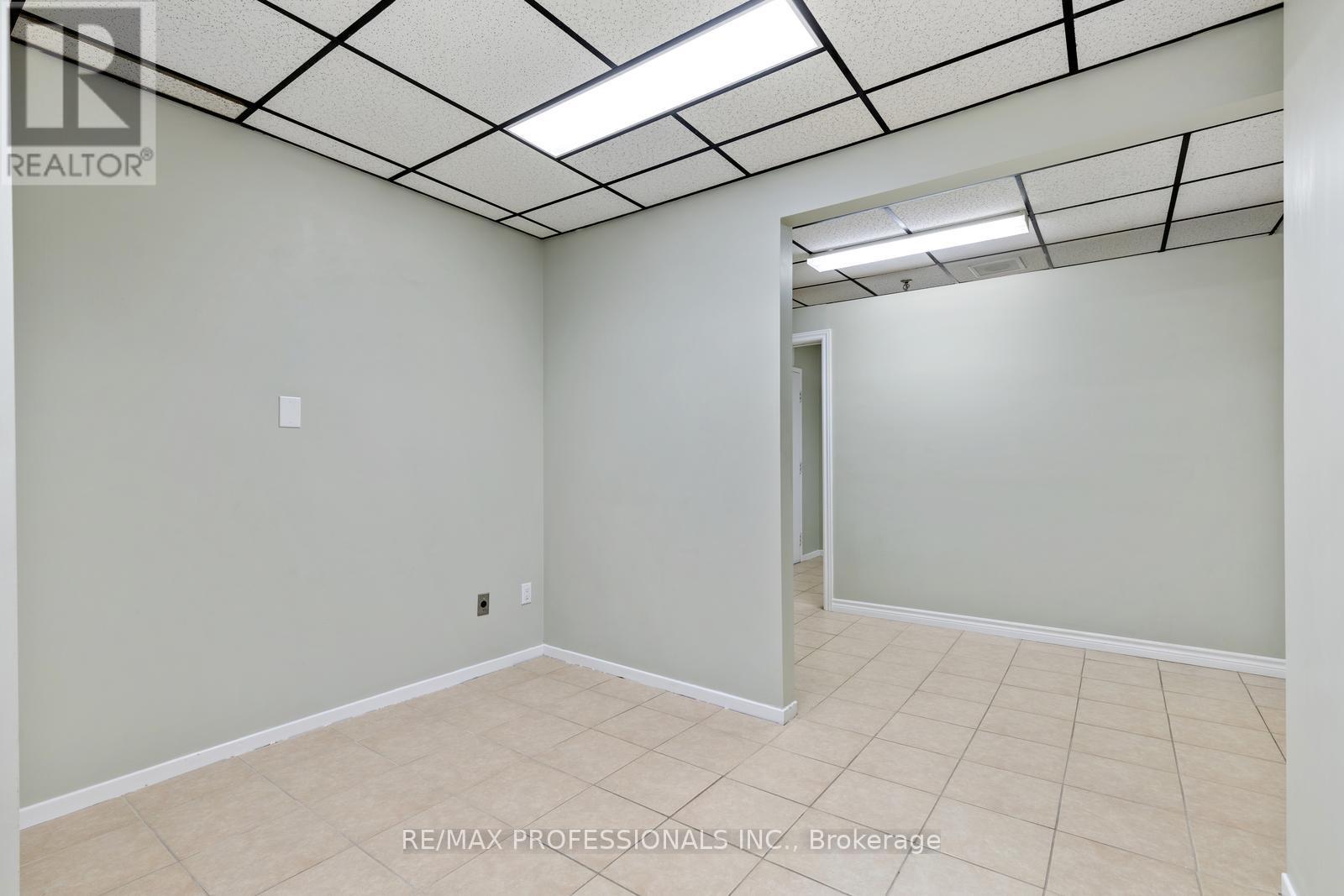 B3 - 4640 Jane Street, Toronto, Ontario  M3N 2K5 - Photo 10 - W12442852