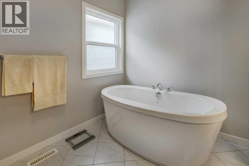 2084 Ravensdun Crescent Se, Airdrie, Alberta  T4A 3K2 - Photo 17 - A2246078