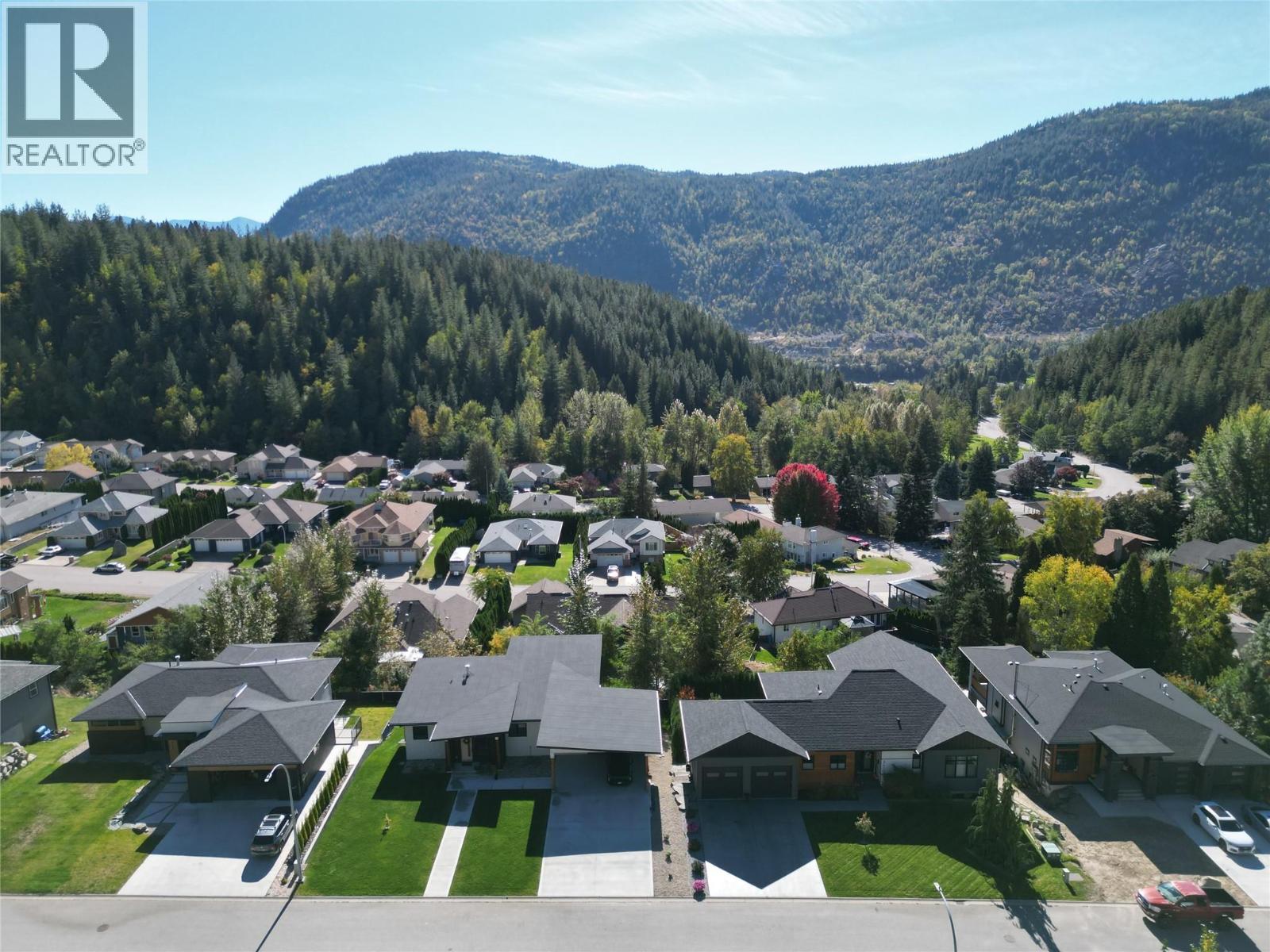 2411 Mcbride Street, Trail, British Columbia  V1R 3A6 - Photo 4 - 10365169