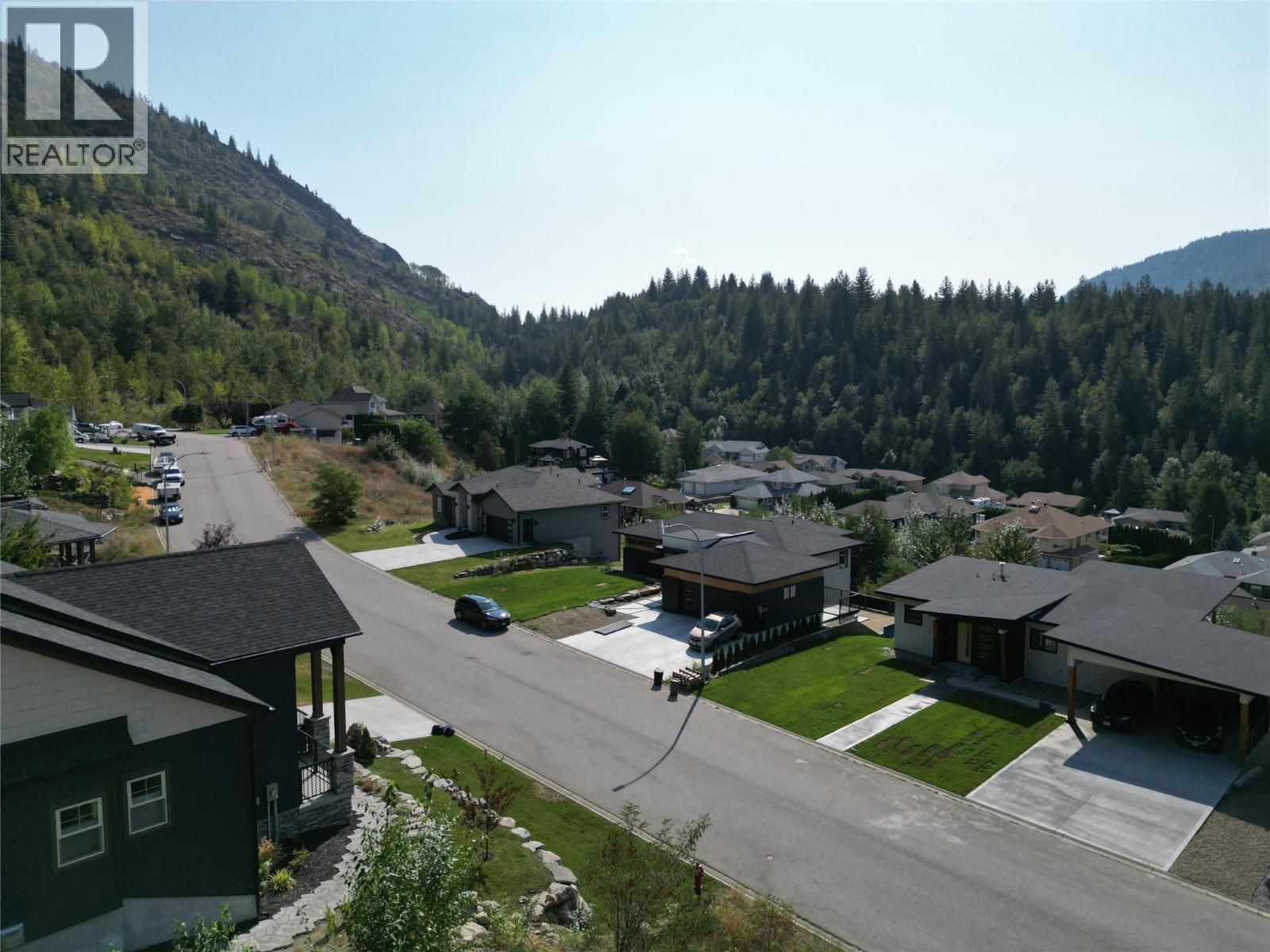 2411 Mcbride Street, Trail, British Columbia  V1R 3A6 - Photo 9 - 10365169