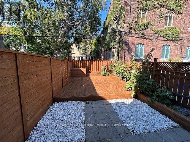 Main - 726 Gerrard Street, Toronto, Ontario  M4M 1Y3 - Photo 9 - E12447970