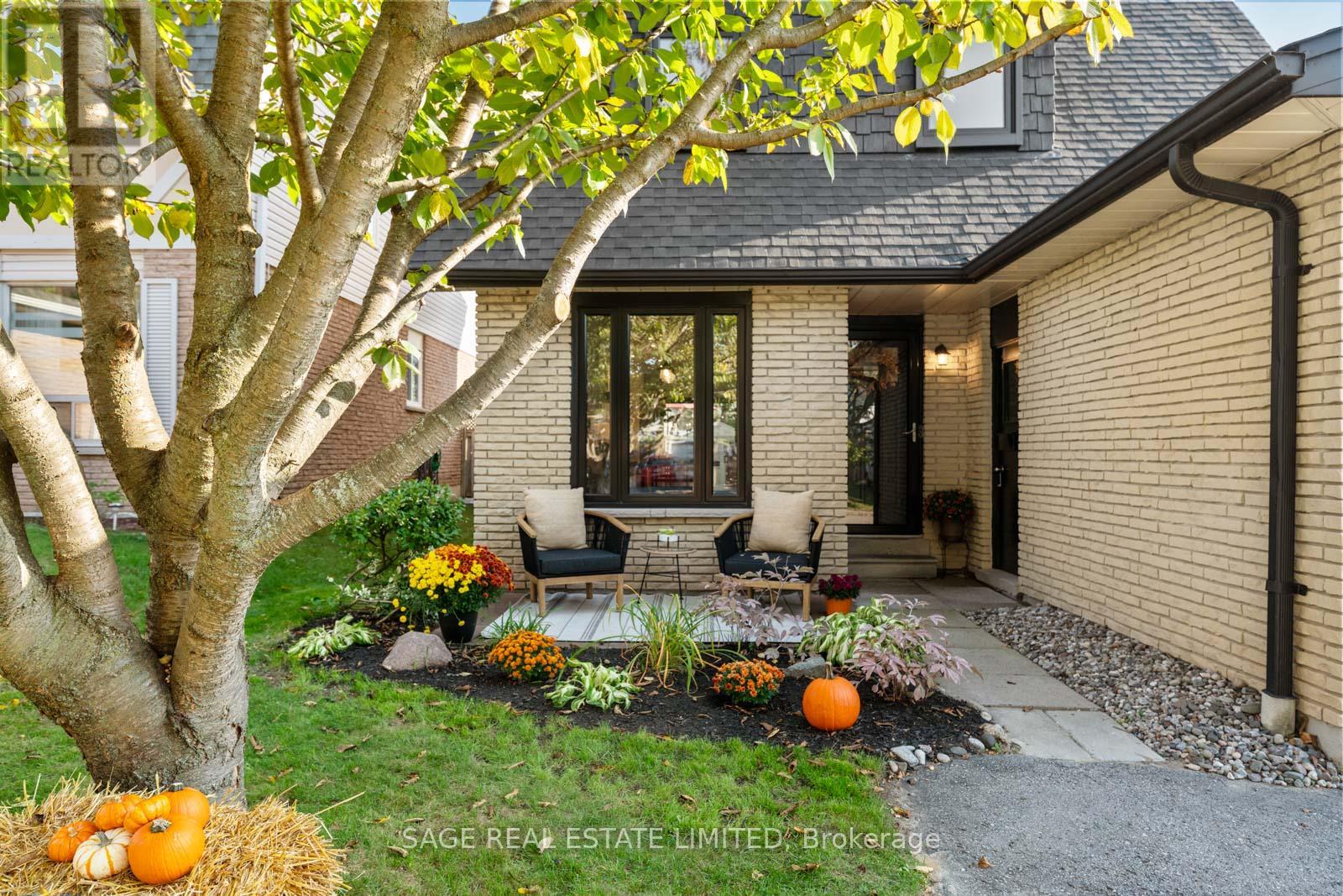 614 Stonebridge Lane, Pickering, Ontario  L1W 3B3 - Photo 2 - E12447982