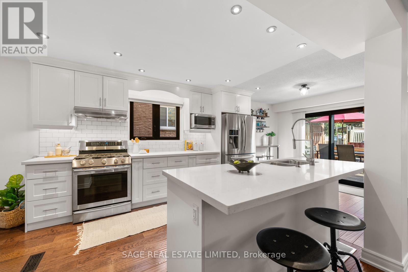 614 Stonebridge Lane, Pickering, Ontario  L1W 3B3 - Photo 7 - E12447982