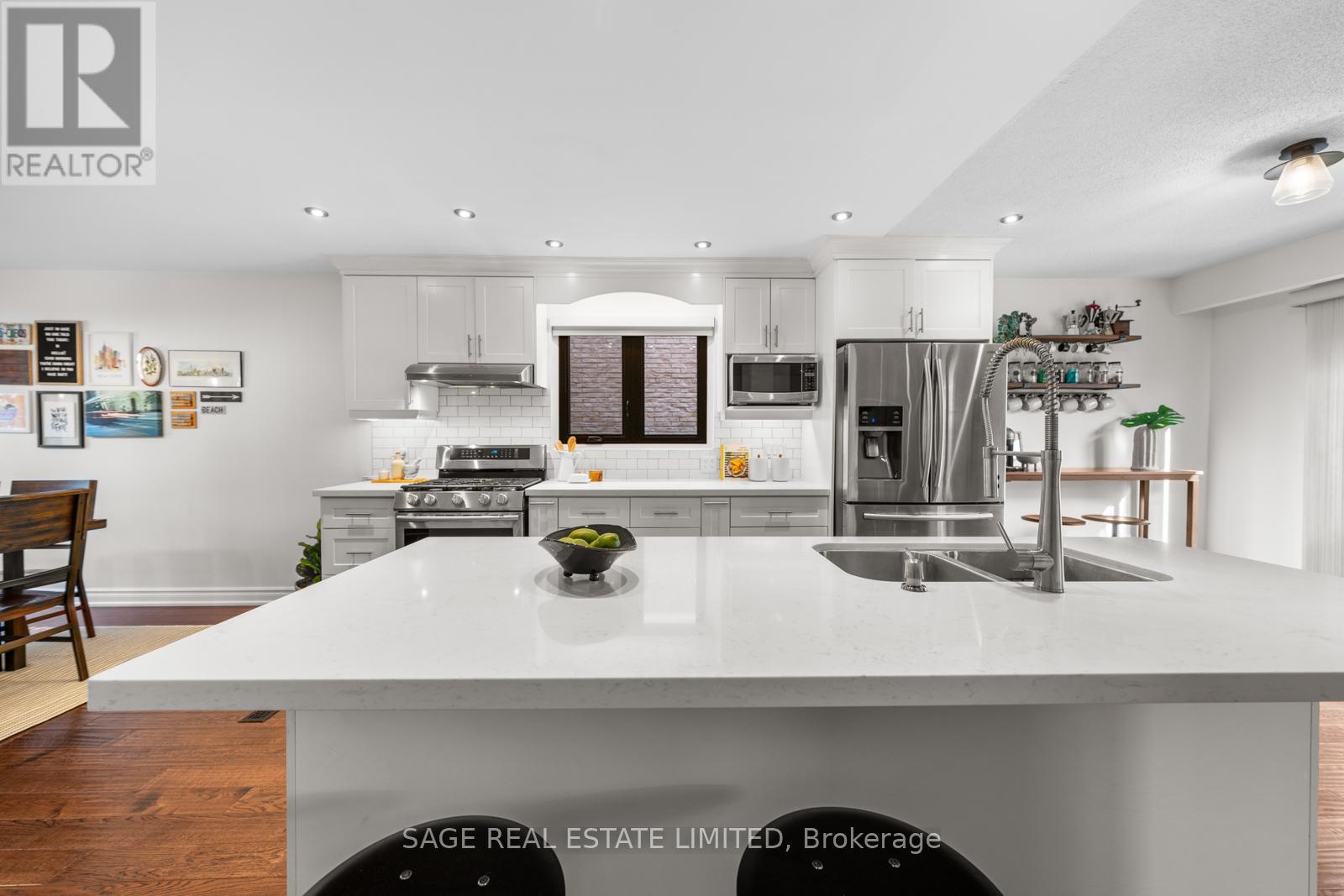 614 Stonebridge Lane, Pickering, Ontario  L1W 3B3 - Photo 9 - E12447982