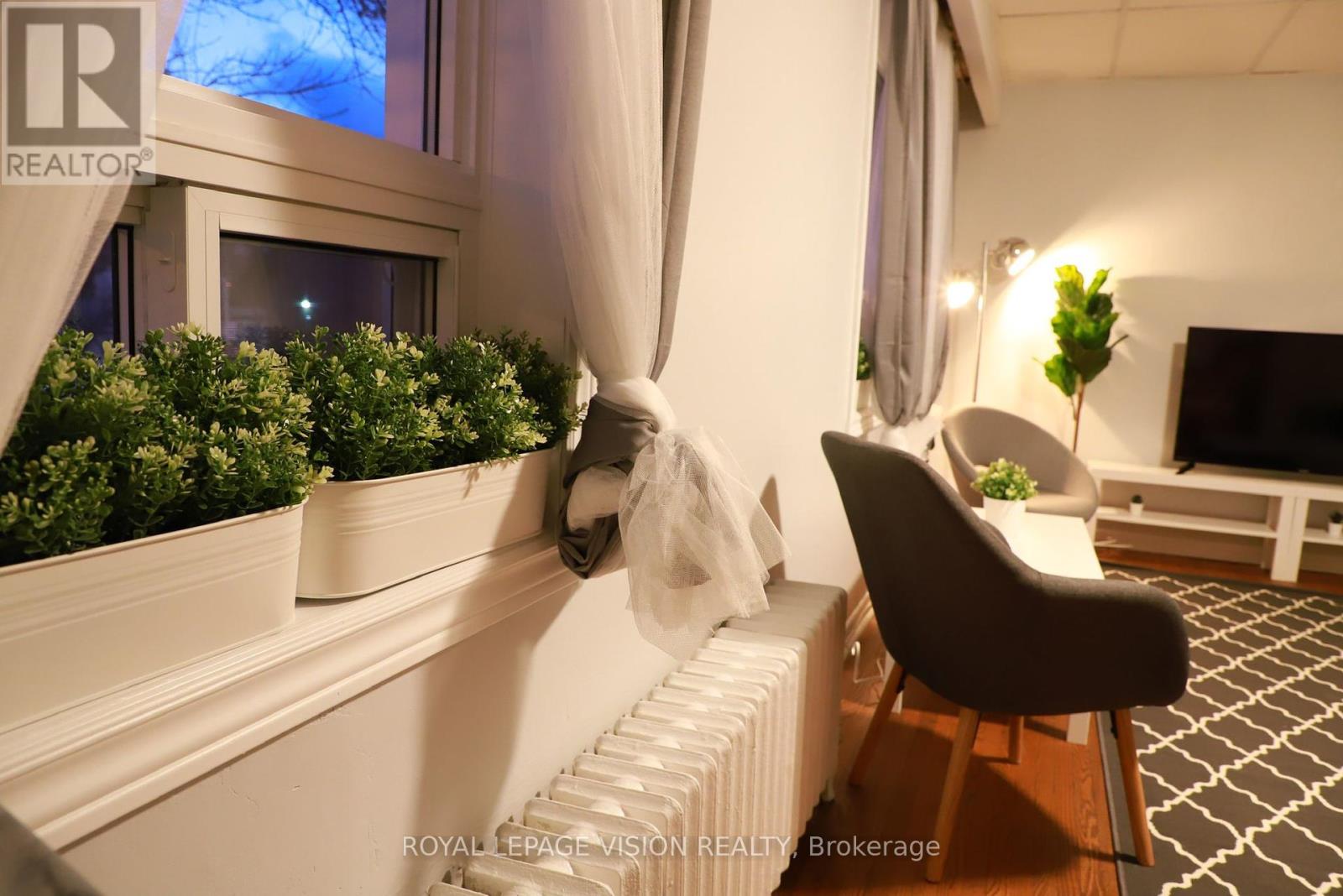 UPPER - 1242 DANFORTH AVENUE, Toronto, Ontario