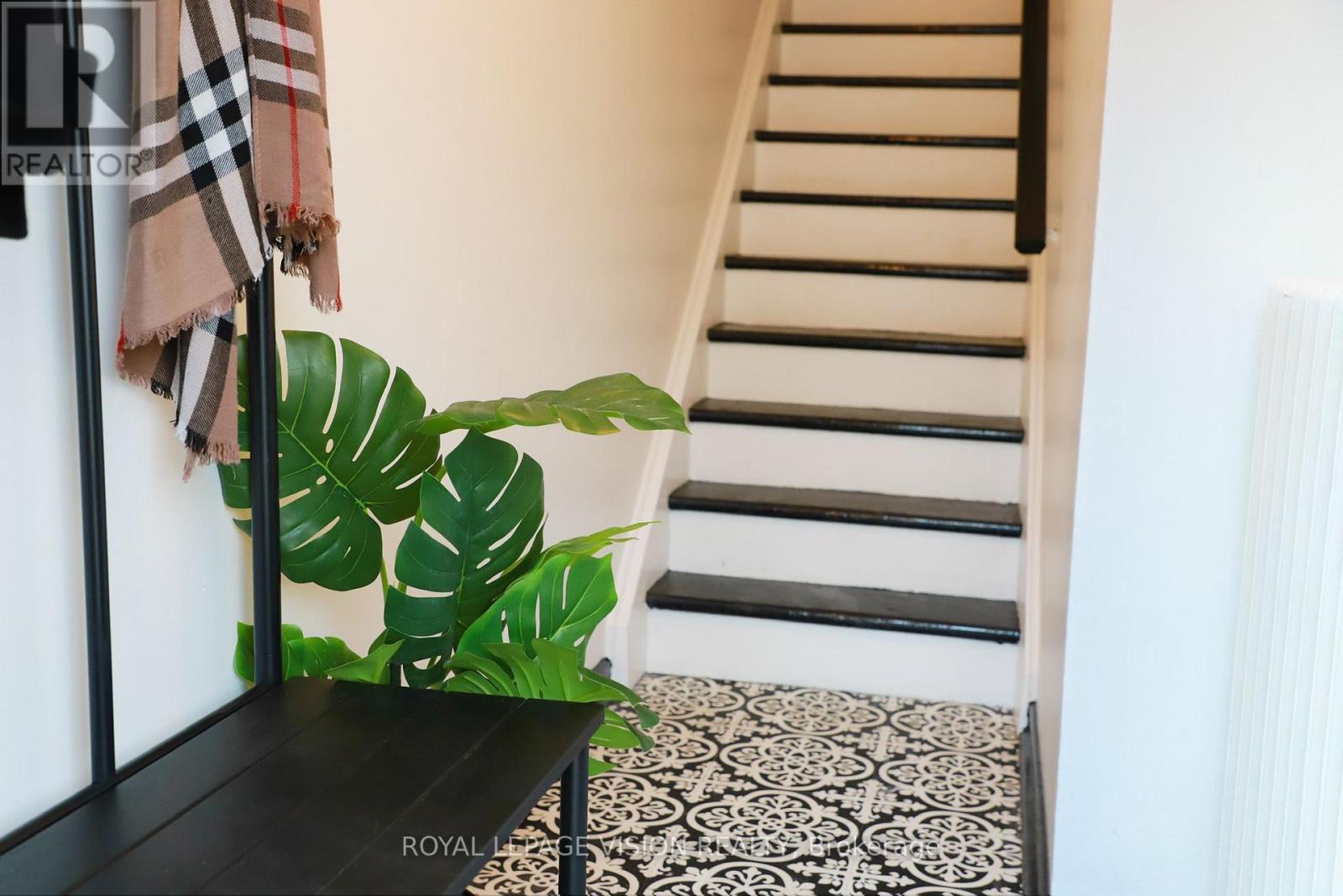 Upper - 1242 Danforth Avenue, Toronto, Ontario  M4J 1M6 - Photo 20 - E12448045