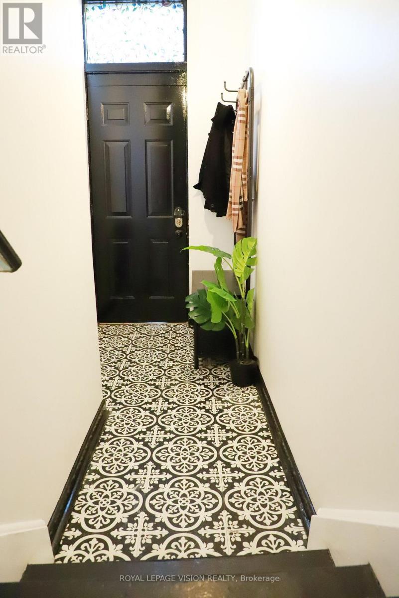 Upper - 1242 Danforth Avenue, Toronto, Ontario  M4J 1M6 - Photo 22 - E12448045