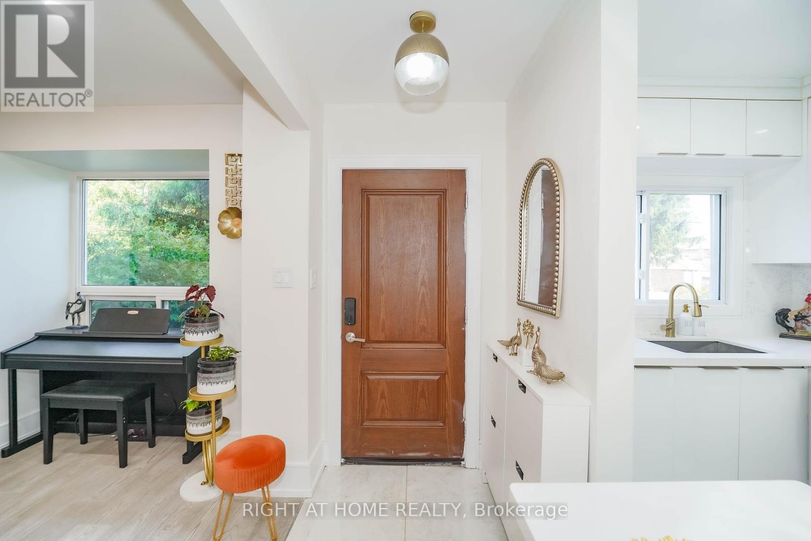 174 Aylesworth Avenue, Toronto (Birchcliffe-Cliffside), Ontario  M1N 2J6 - Photo 5 - E12448060
