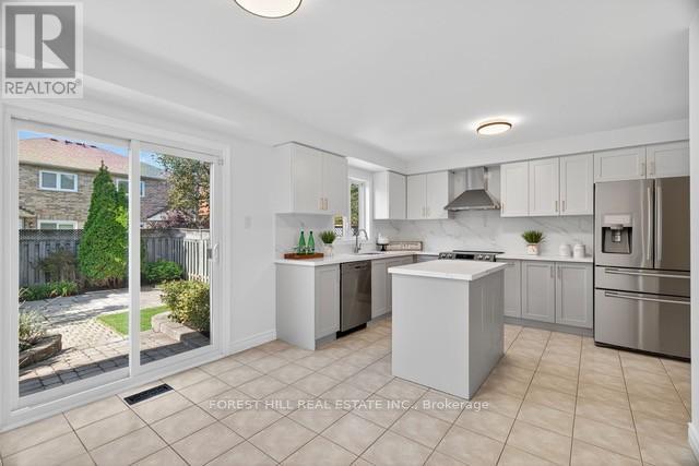 22 Baltic Street, Richmond Hill, Ontario  L4B 4H8 - Photo 10 - N12448017