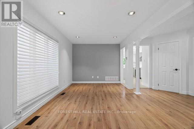 22 Baltic Street, Richmond Hill, Ontario  L4B 4H8 - Photo 6 - N12448017