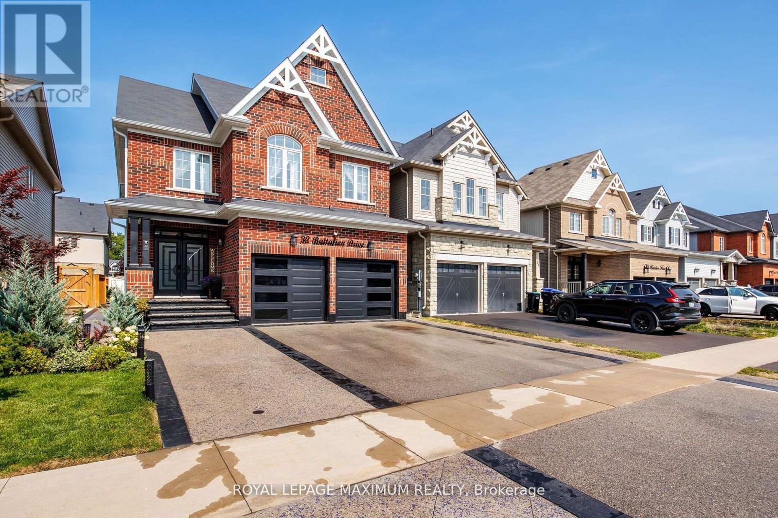 32 Battalion Drive, Essa (Angus), Ontario  L0M 1B4 - Photo 3 - N12448029