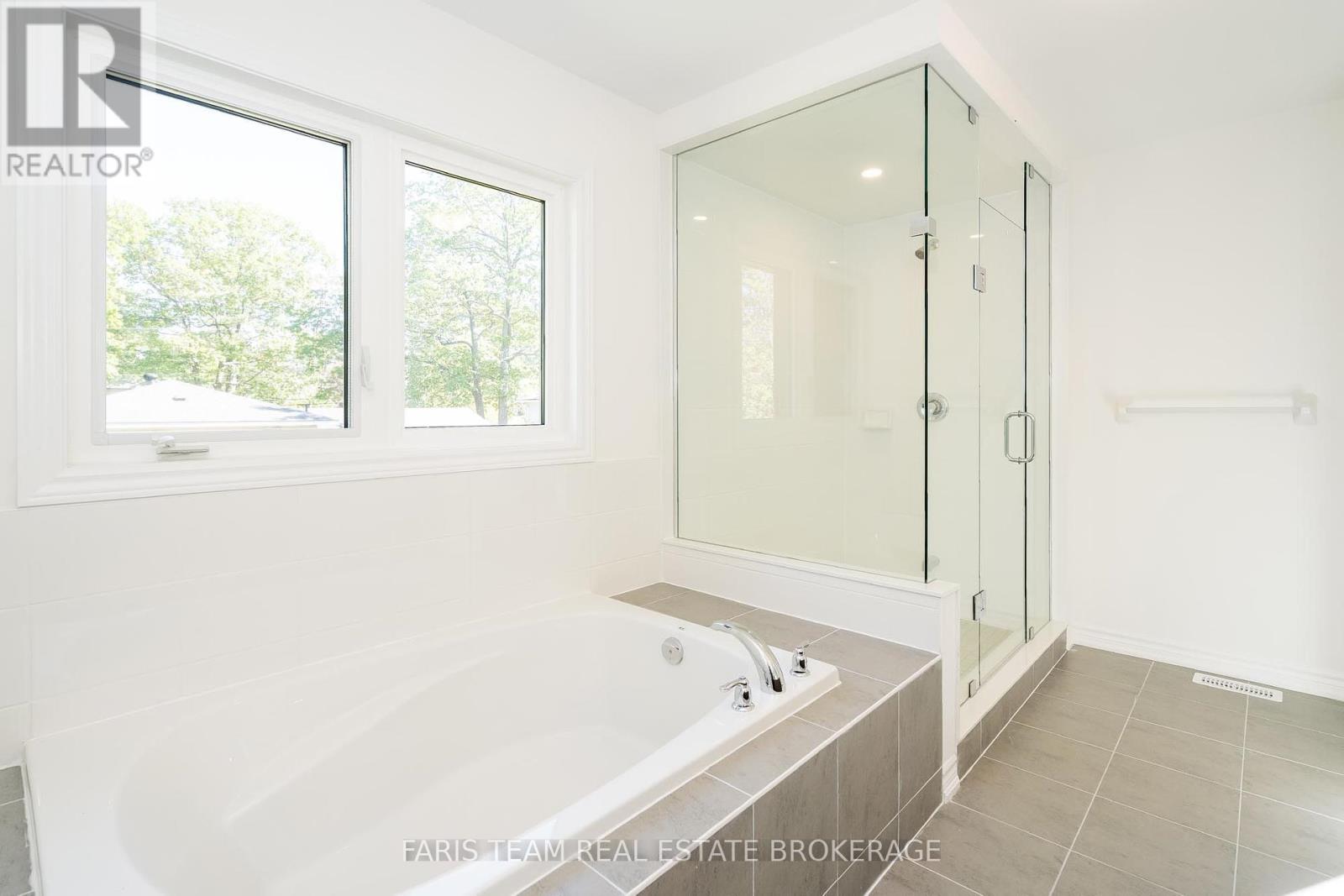 89 Berkely Street, Wasaga Beach, Ontario  L9Z 2N5 - Photo 28 - S12448048