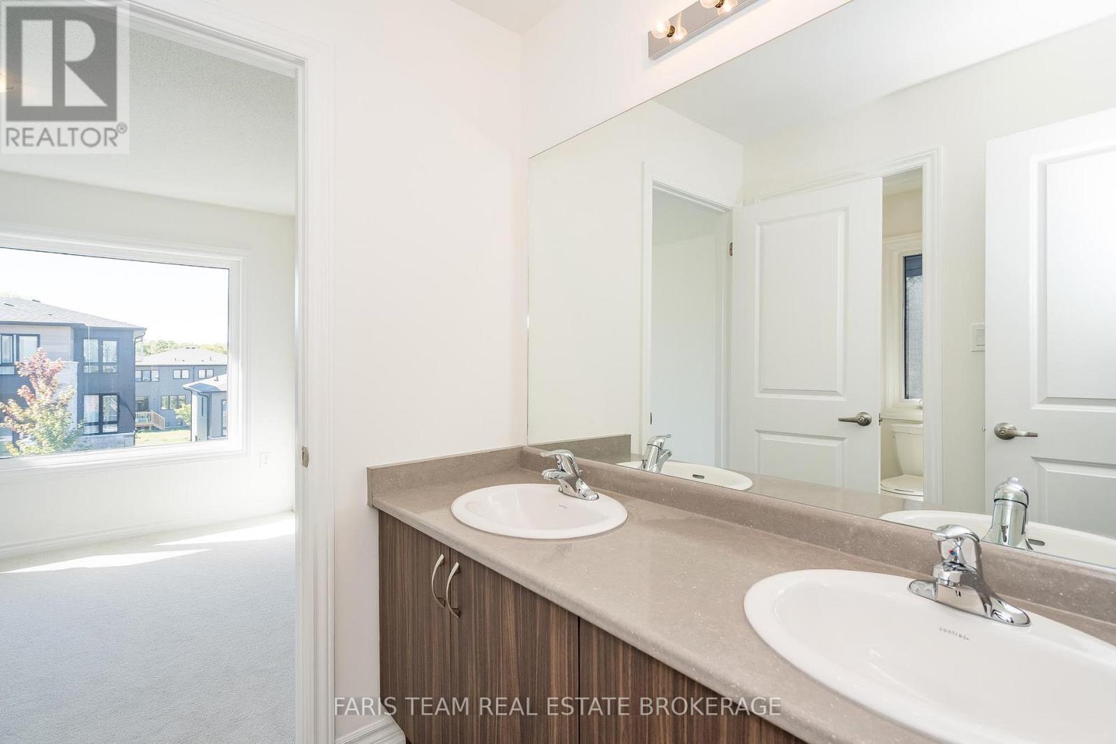 89 Berkely Street, Wasaga Beach, Ontario  L9Z 2N5 - Photo 34 - S12448048