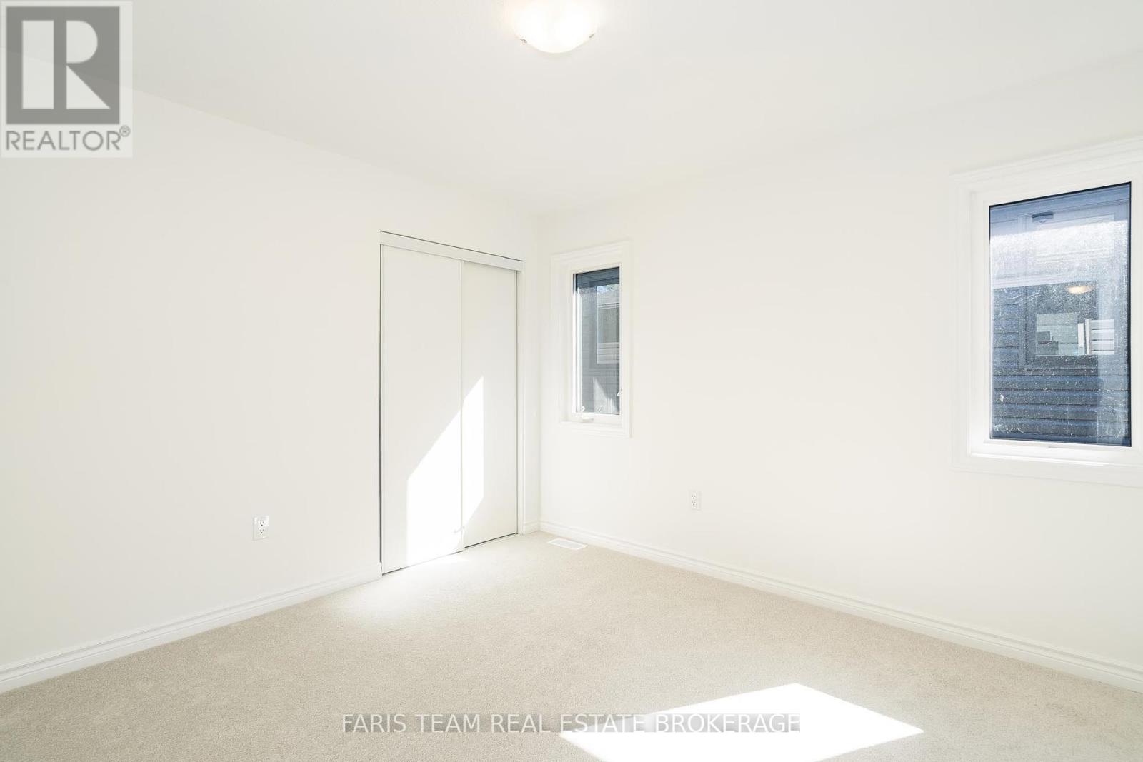 89 Berkely Street, Wasaga Beach, Ontario  L9Z 2N5 - Photo 36 - S12448048