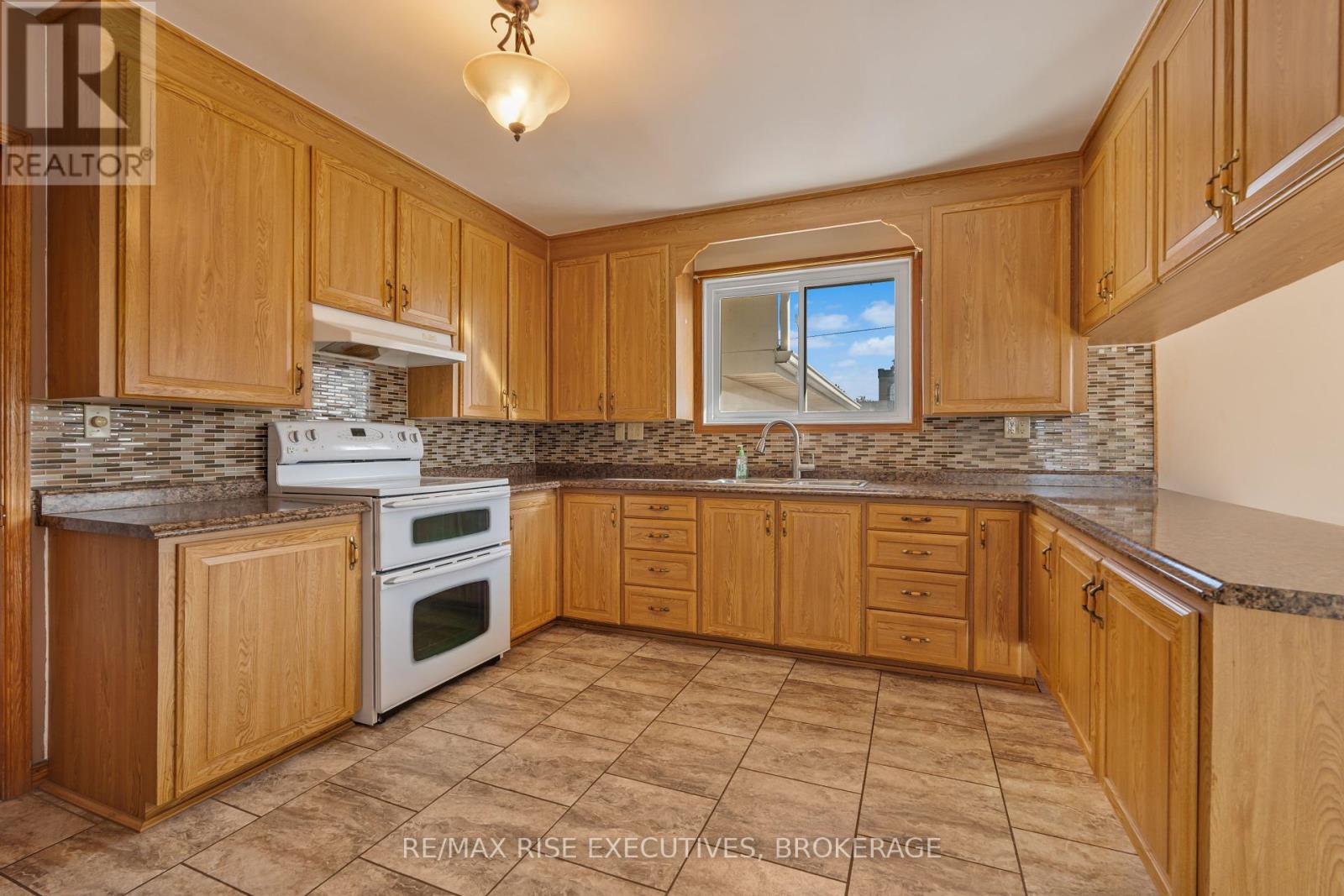 19 North Street, Loyalist, Ontario  K0H 2H0 - Photo 10 - X12448093