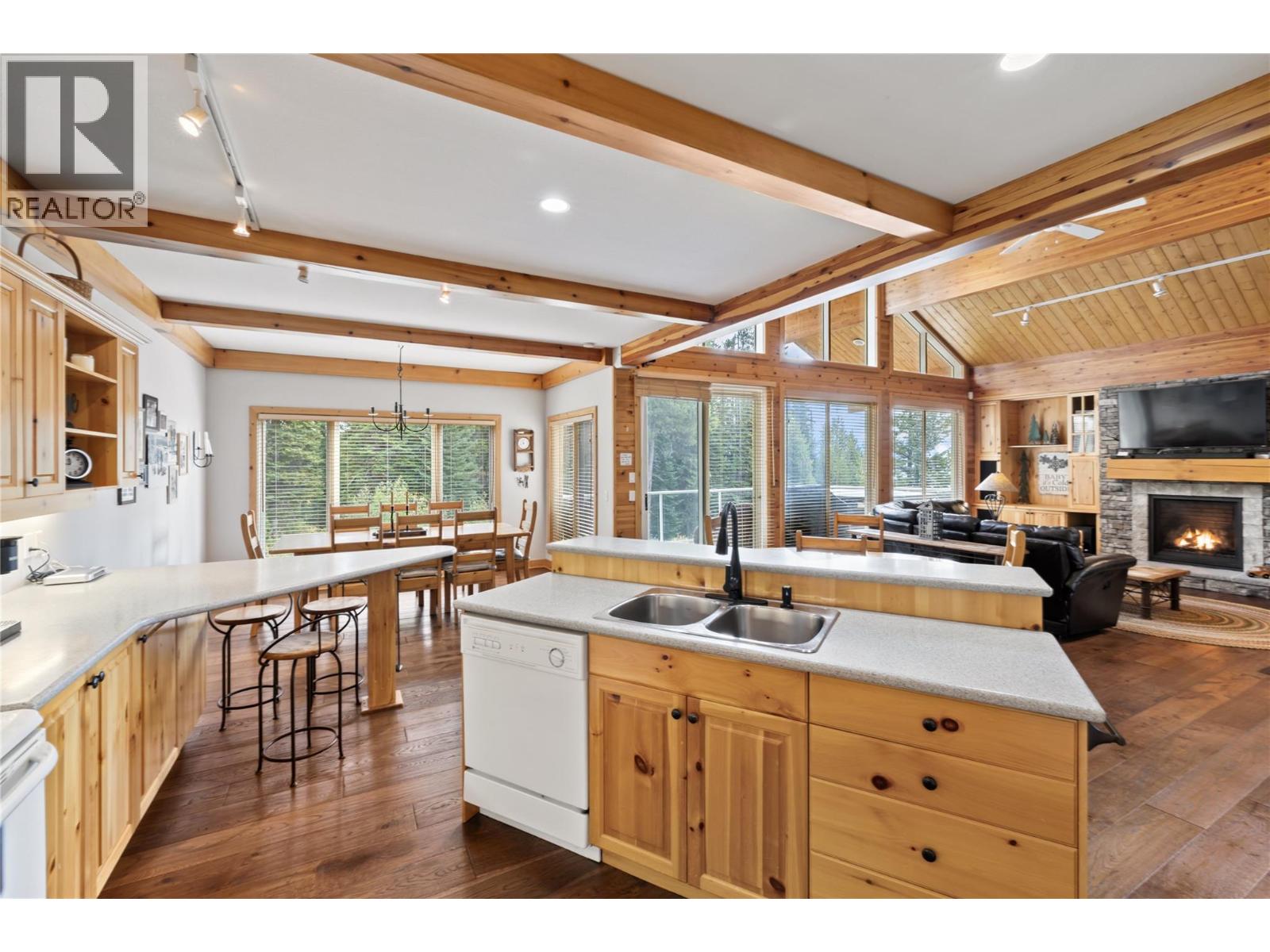 5946 Snow Pines Crescent Unit# A Big White Photo 11