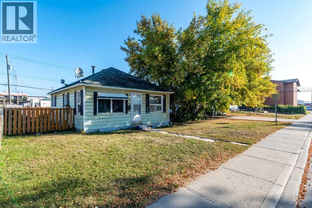 5012 47 Street, Lloydminster, Alberta  T9V 0E9 - Photo 3 - A2257492