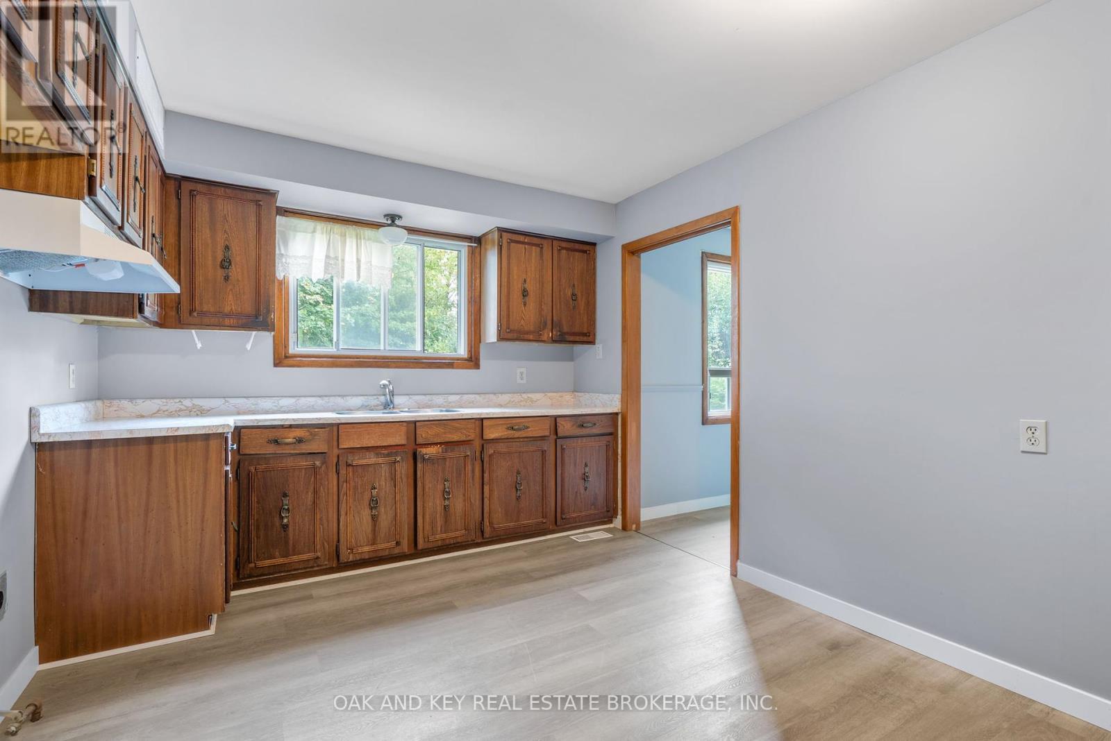 180 Belmont Drive W, London South (South O), Ontario  N6J 2E5 - Photo 12 - X12448096