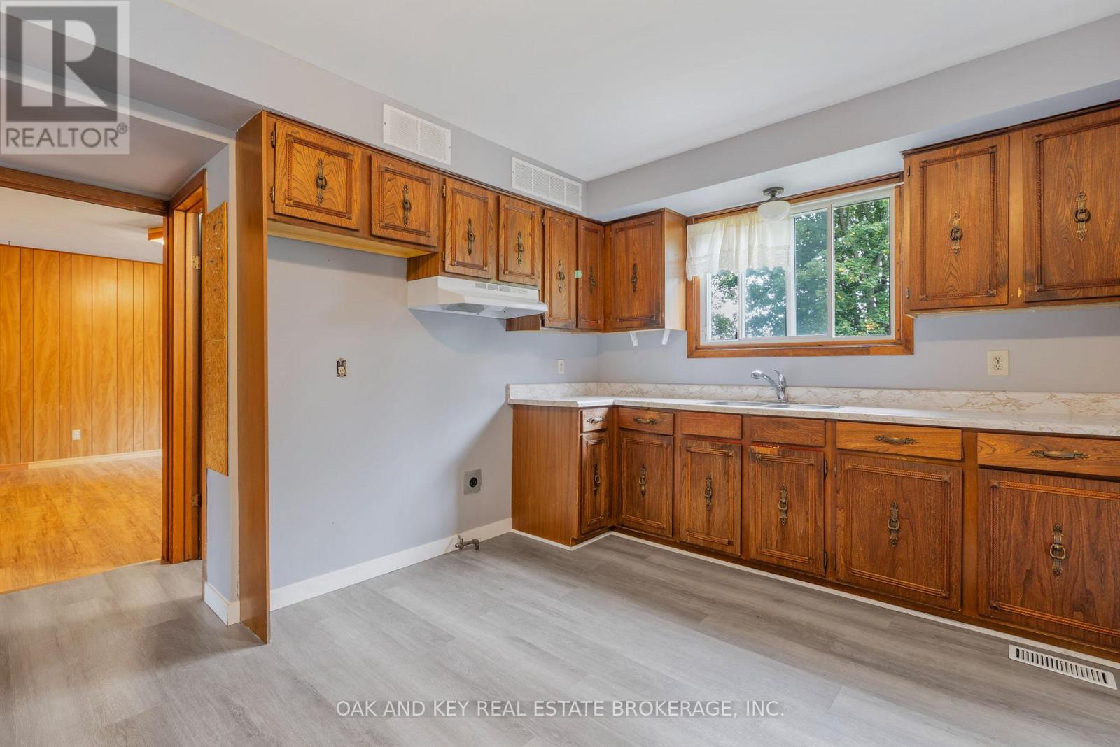 180 Belmont Drive W, London South (South O), Ontario  N6J 2E5 - Photo 13 - X12448096