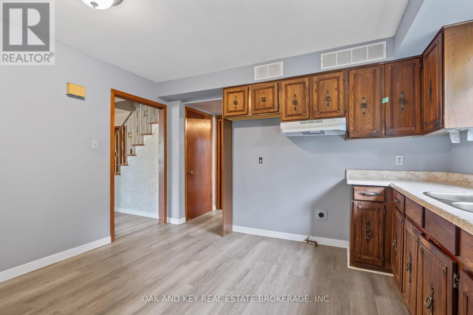 180 Belmont Drive W, London South (South O), Ontario  N6J 2E5 - Photo 14 - X12448096