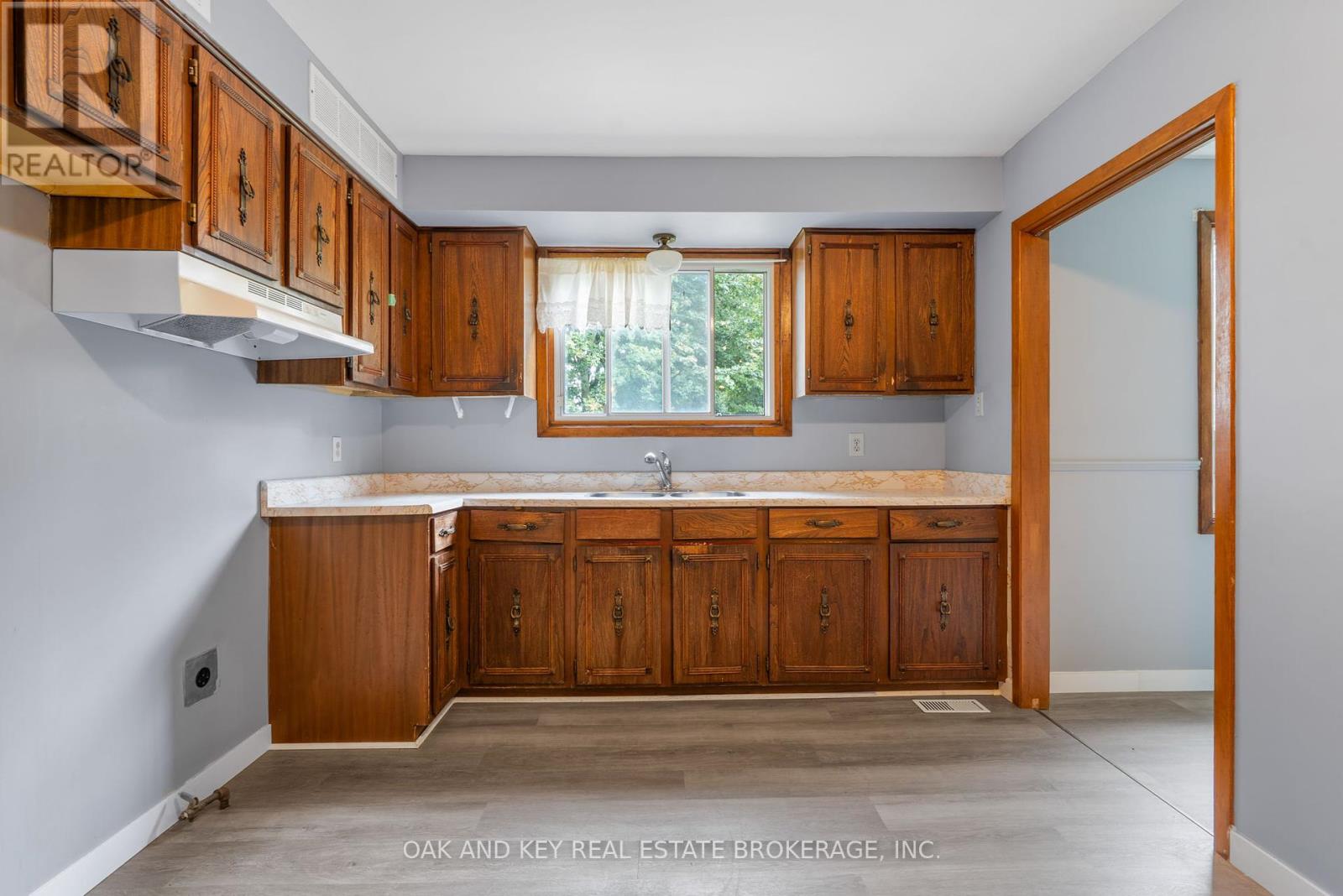 180 Belmont Drive W, London South (South O), Ontario  N6J 2E5 - Photo 15 - X12448096