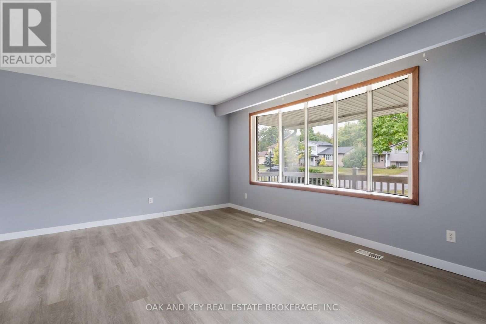 180 Belmont Drive W, London South (South O), Ontario  N6J 2E5 - Photo 5 - X12448096