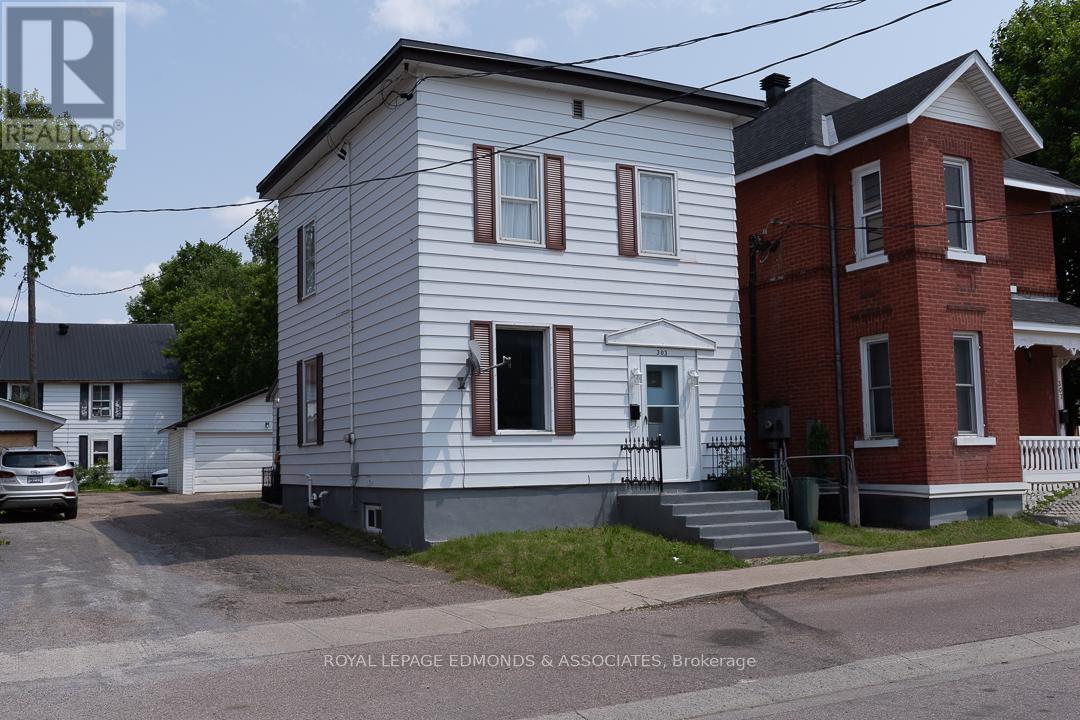 303 MURRAY STREET W, Pembroke, Ontario