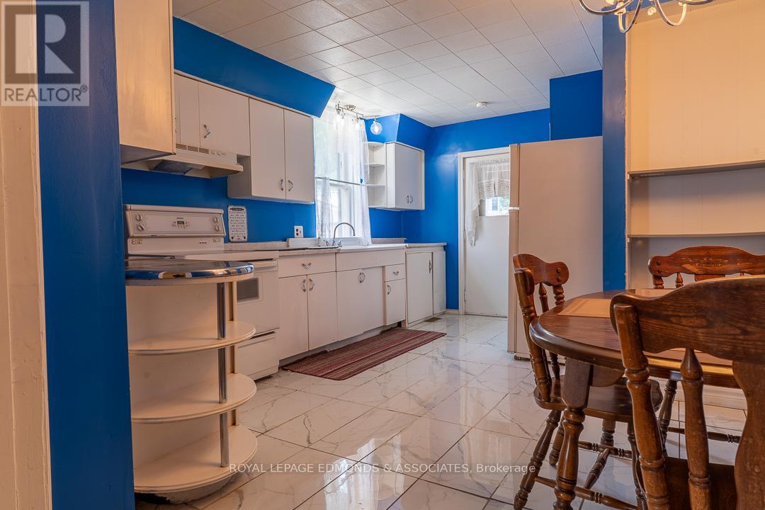 303 Murray Street W, Pembroke, Ontario  K8A 4P1 - Photo 10 - X12448103