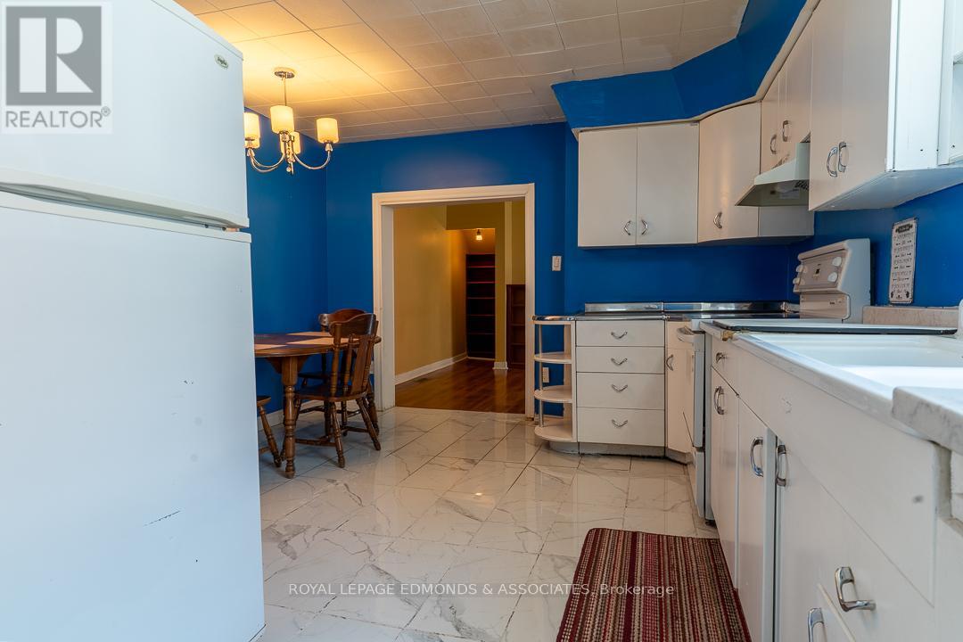 303 Murray Street W, Pembroke, Ontario  K8A 4P1 - Photo 11 - X12448103