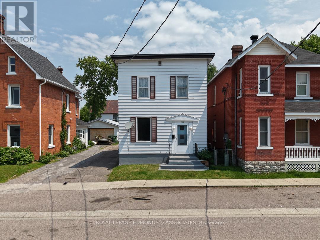 303 Murray Street W, Pembroke, Ontario  K8A 4P1 - Photo 3 - X12448103