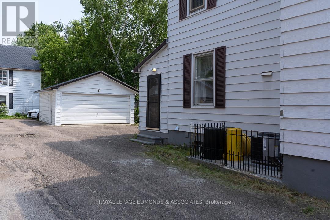 303 Murray Street W, Pembroke, Ontario  K8A 4P1 - Photo 4 - X12448103