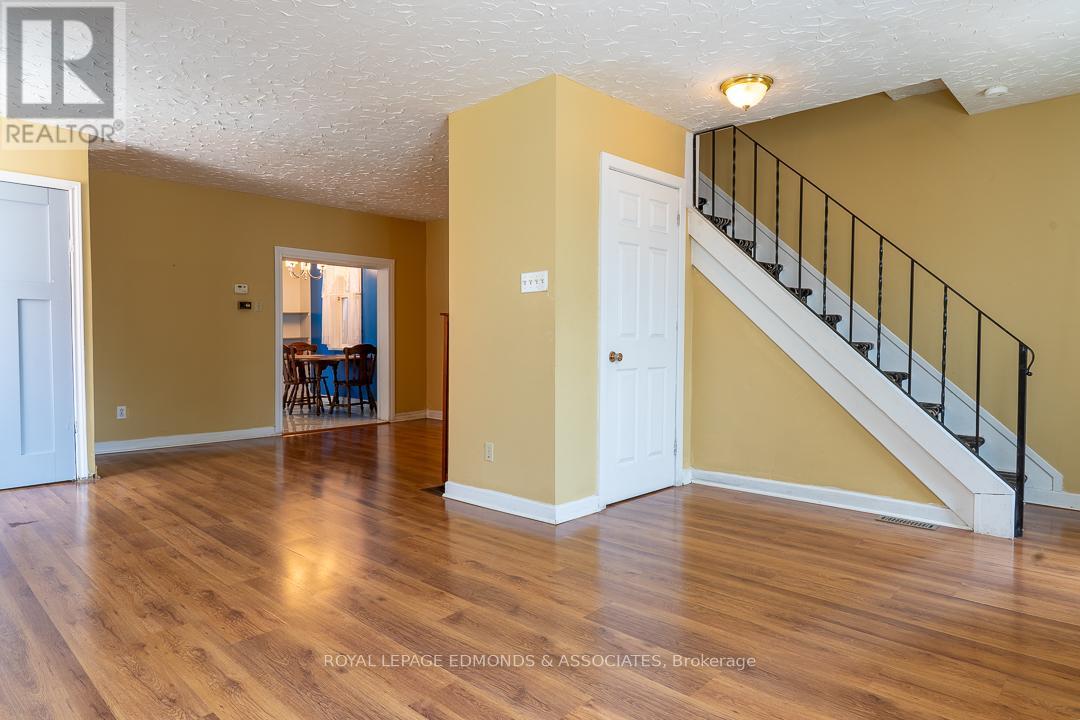303 Murray Street W, Pembroke, Ontario  K8A 4P1 - Photo 6 - X12448103