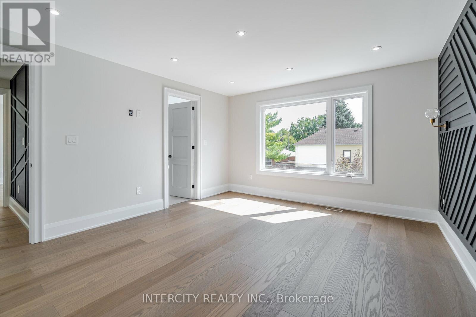 23 Lockheed Boulevard S, Toronto, Ontario  M9P 2H5 - Photo 15 - W12447968