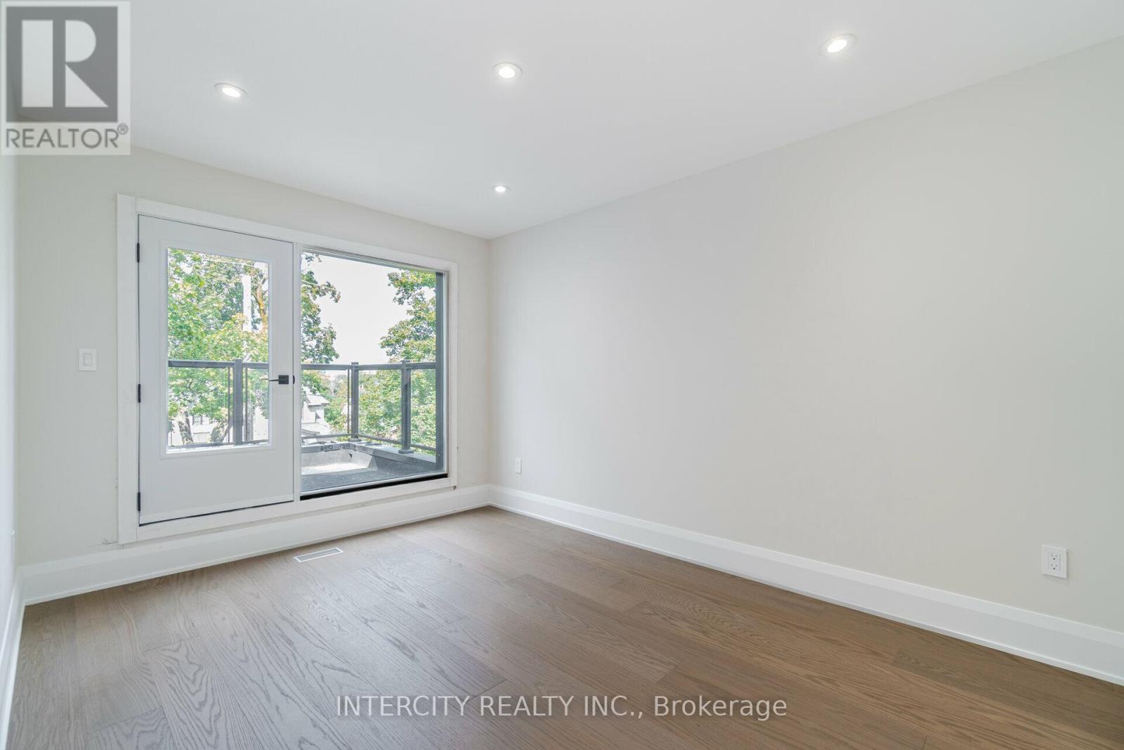 23 Lockheed Boulevard S, Toronto, Ontario  M9P 2H5 - Photo 19 - W12447968