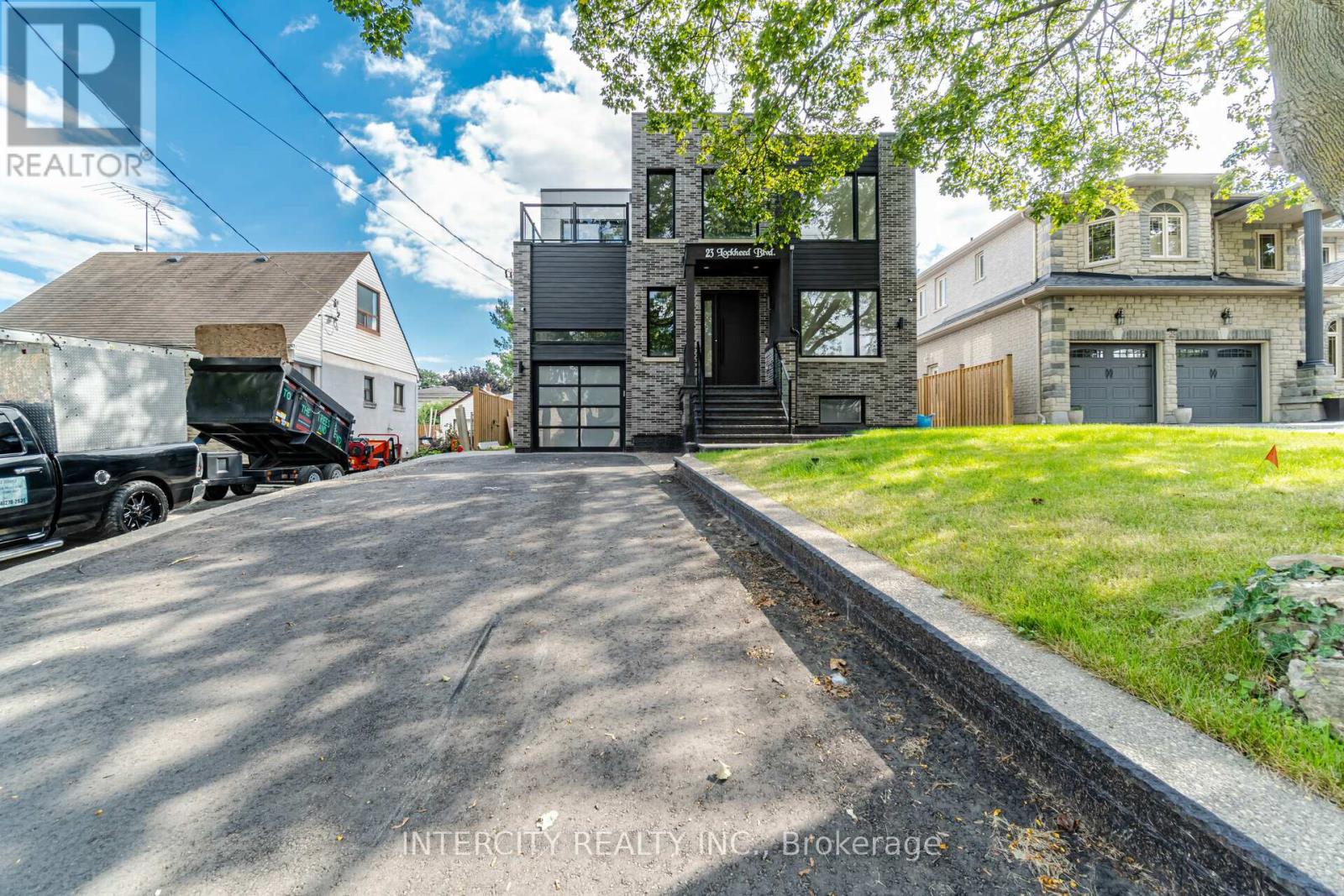 23 Lockheed Boulevard S, Toronto, Ontario  M9P 2H5 - Photo 2 - W12447968