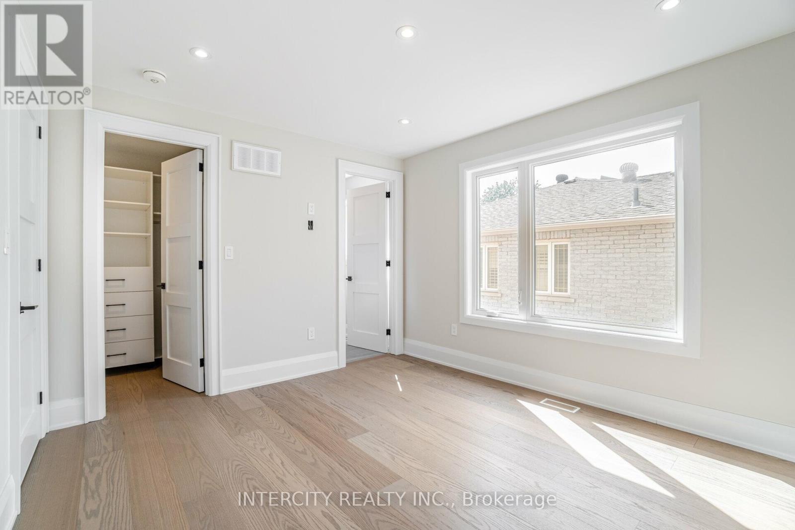 23 Lockheed Boulevard S, Toronto, Ontario  M9P 2H5 - Photo 22 - W12447968