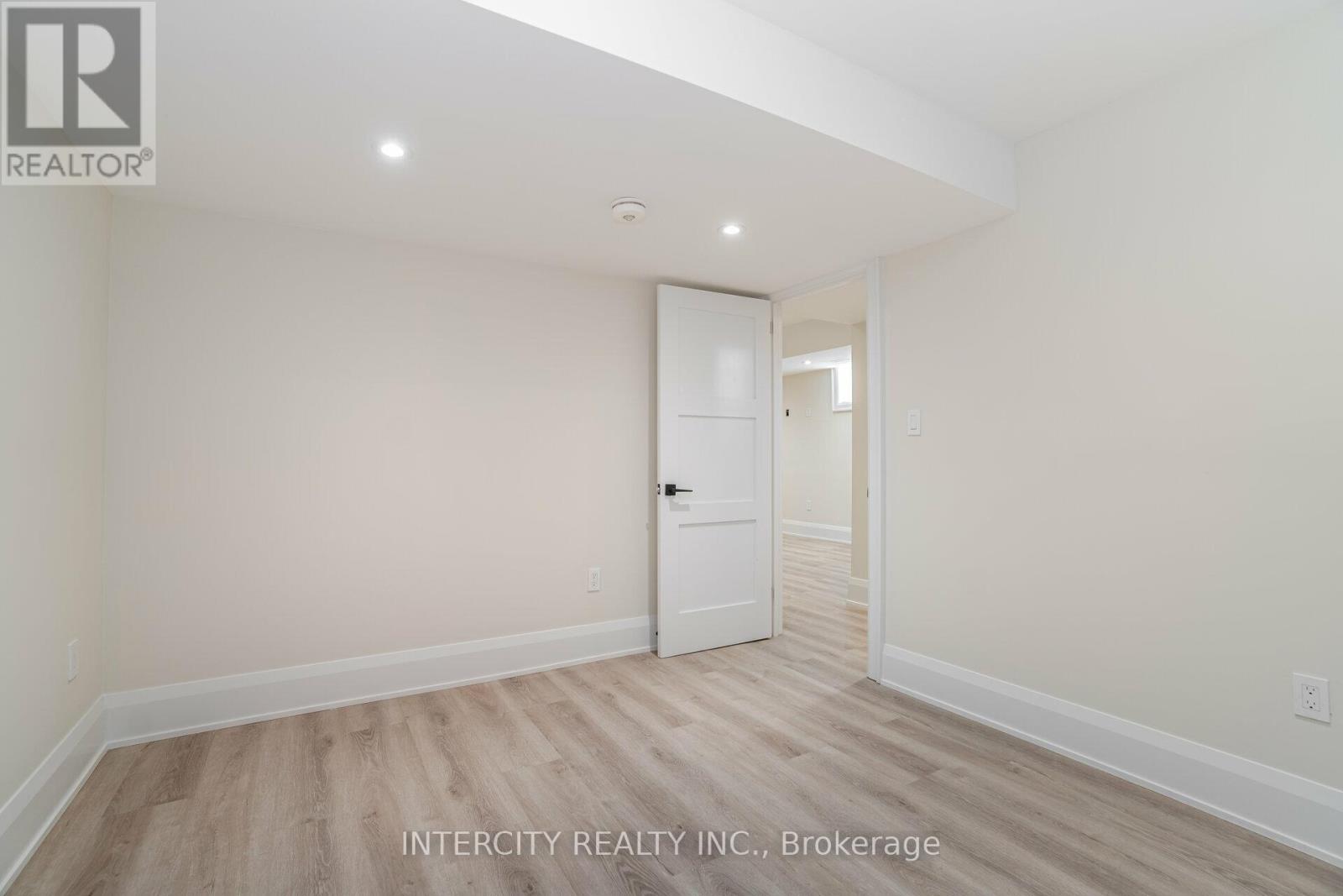 23 Lockheed Boulevard S, Toronto, Ontario  M9P 2H5 - Photo 26 - W12447968