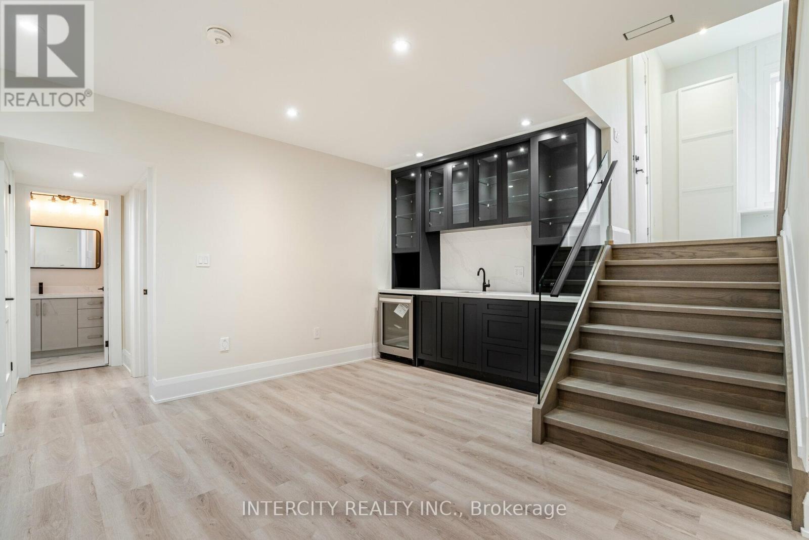 23 Lockheed Boulevard S, Toronto, Ontario  M9P 2H5 - Photo 27 - W12447968