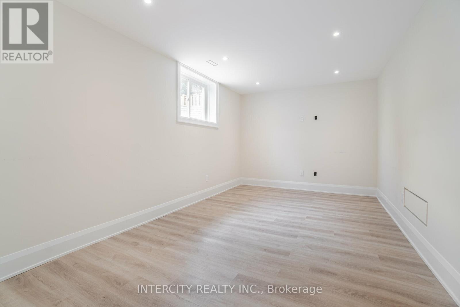 23 Lockheed Boulevard S, Toronto, Ontario  M9P 2H5 - Photo 29 - W12447968